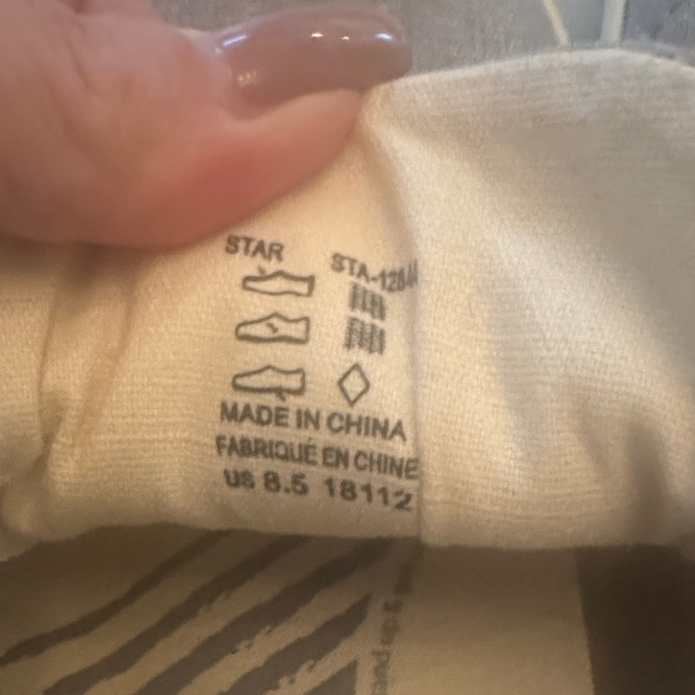 Gray Canvas Taos sneakers 8 1/2 - Picture 3 of 6